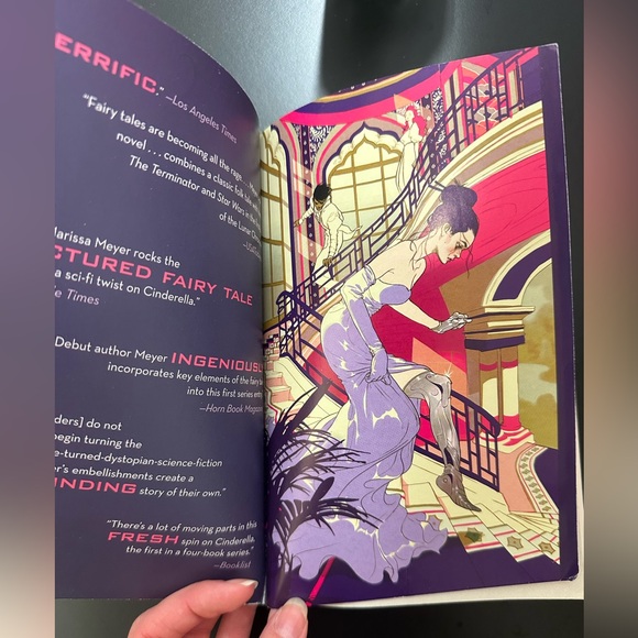 EUC Cinder paperback - Picture 2 of 4